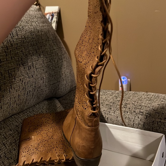 Mata Lace up back tall boots - Picture 3 of 6